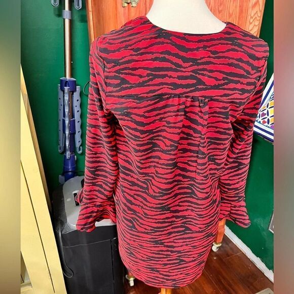NWOT Red & Black Animal Print 3?4 Ruffled Sleeves, HI/Low Hem #003 - Picture 2 of 8